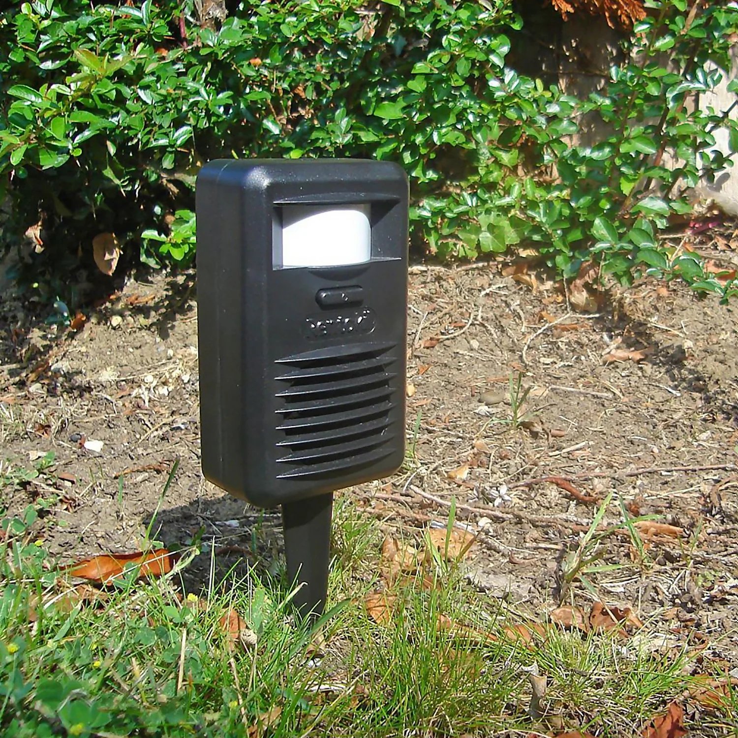 Rentokil Pestfree Cat And Fox Deterrent -10m Range 6 Rentokil Pestfree Cat And Fox Deterrent -10m Range - Image 4