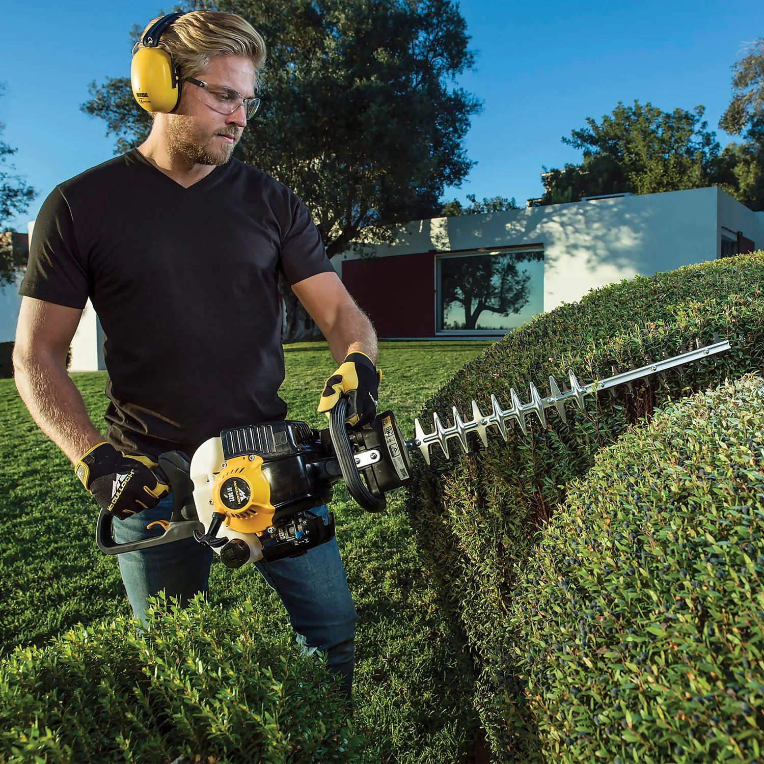 McCulloch HT5622 Petrol Hedge Trimmer 4 McCulloch HT5622 Petrol Hedge Trimmer - Image 2