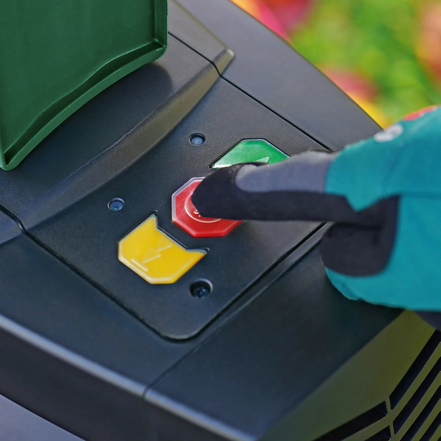 Bosch AXT 25 TC Garden Shredder 7 Bosch AXT 25 TC Garden Shredder - Image 5